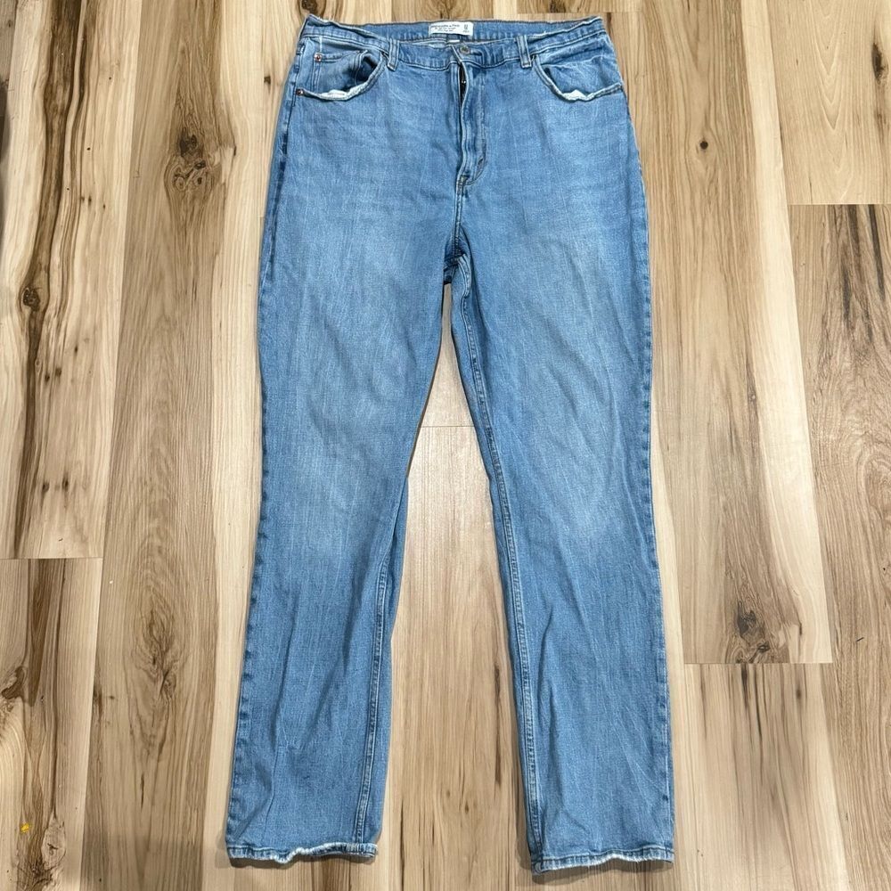 Abercrombie and Fitch 90’s Slim Straight Ultra High Rise Jeans Women’s 33/16